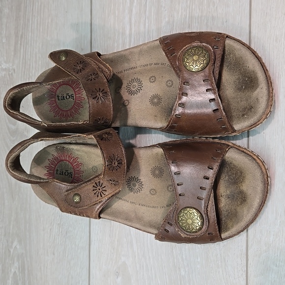 Taos Women Brown Hook&loop Leather Sandals Shoes Sz 8 - Picture 3 of 12